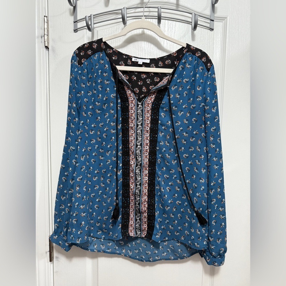 DR2 Daniel Rainn Blouse Womens M Boho Tassel Tie Blue Floral Top Roll Tab Sleeve
